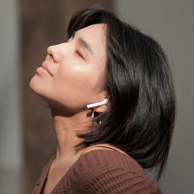 frau hört hearosync trance